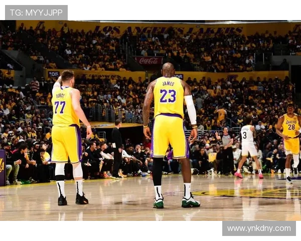 原创主场失利终结6连胜!湖人致命问题浮现:詹姆斯场均15分,真该让权东契奇吗? 原创主场失利终结6连胜!湖人致命问题浮现:詹姆斯场均15分,真该让权东契奇吗?